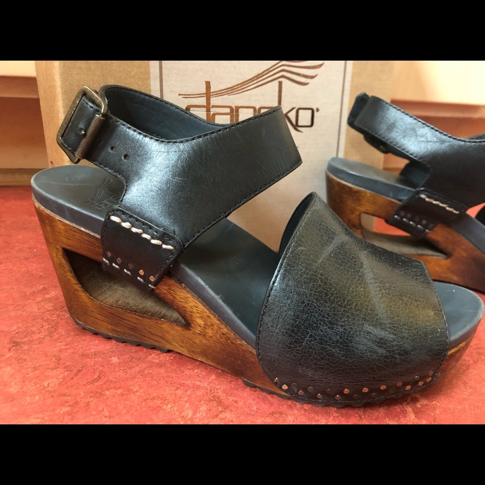 Dansko Shona Black Tumbled Calf Sandal size 38.